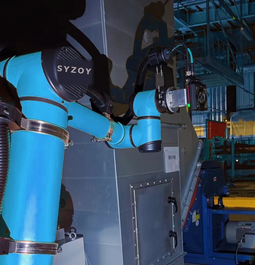 Collaborative robot with spray tooling
